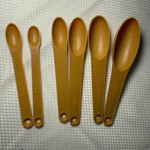 Vintage 1970s Harvest Gold Plastic Measuring Spoons 6 Pc Set Hong Kong Retro